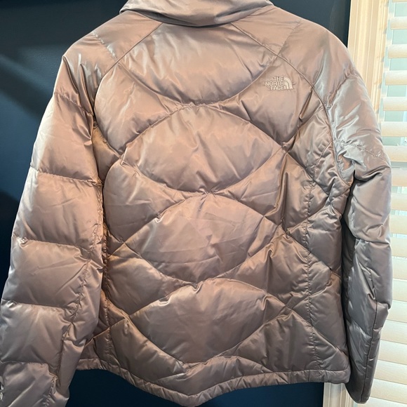 🧡Womens Silver/Grey North Face Puffer Coat🧡 - Picture 3 of 4
